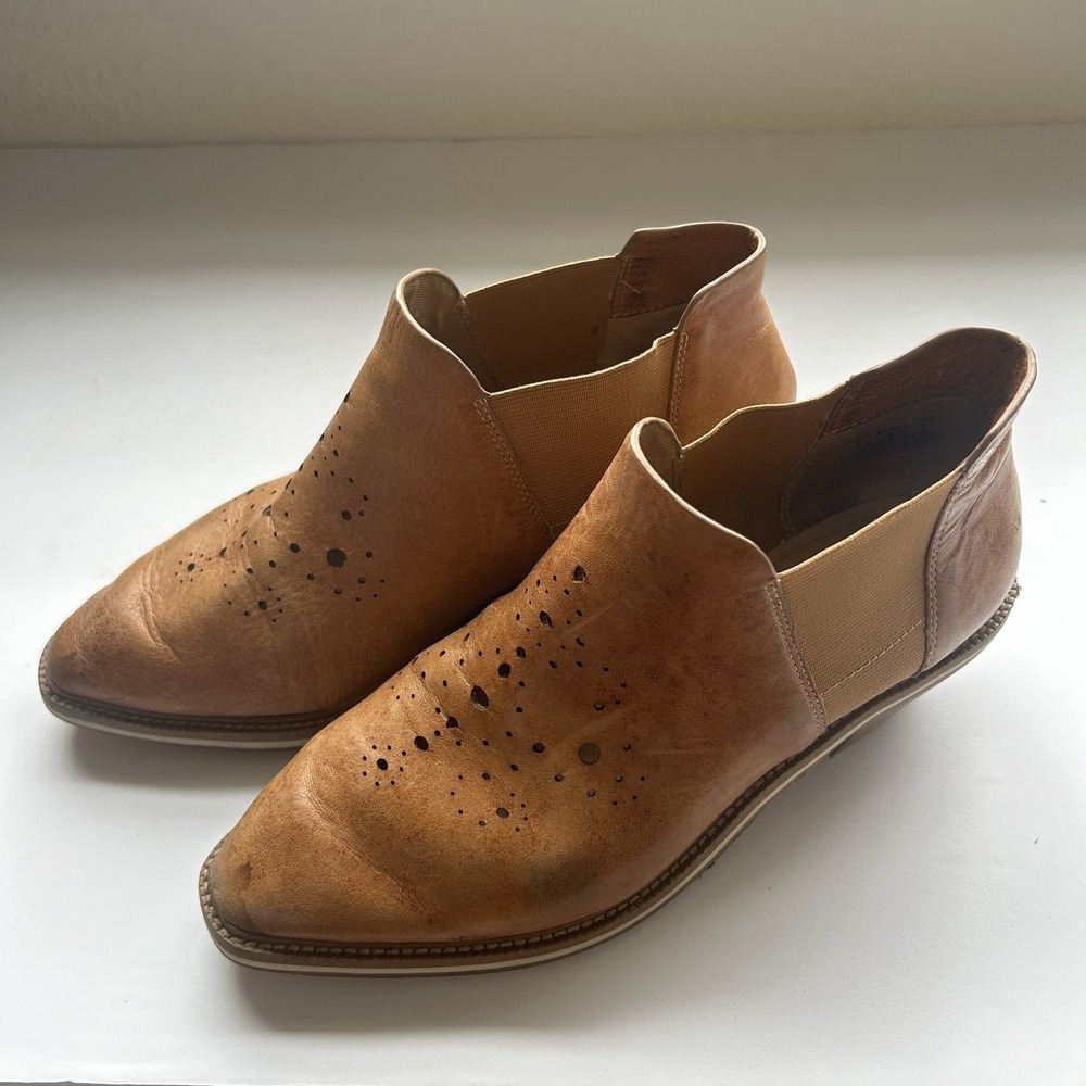 Kelsi Dagger Brooklyn Crestone Ankle Boots Women 8 Tan Perforated Leather C386RX